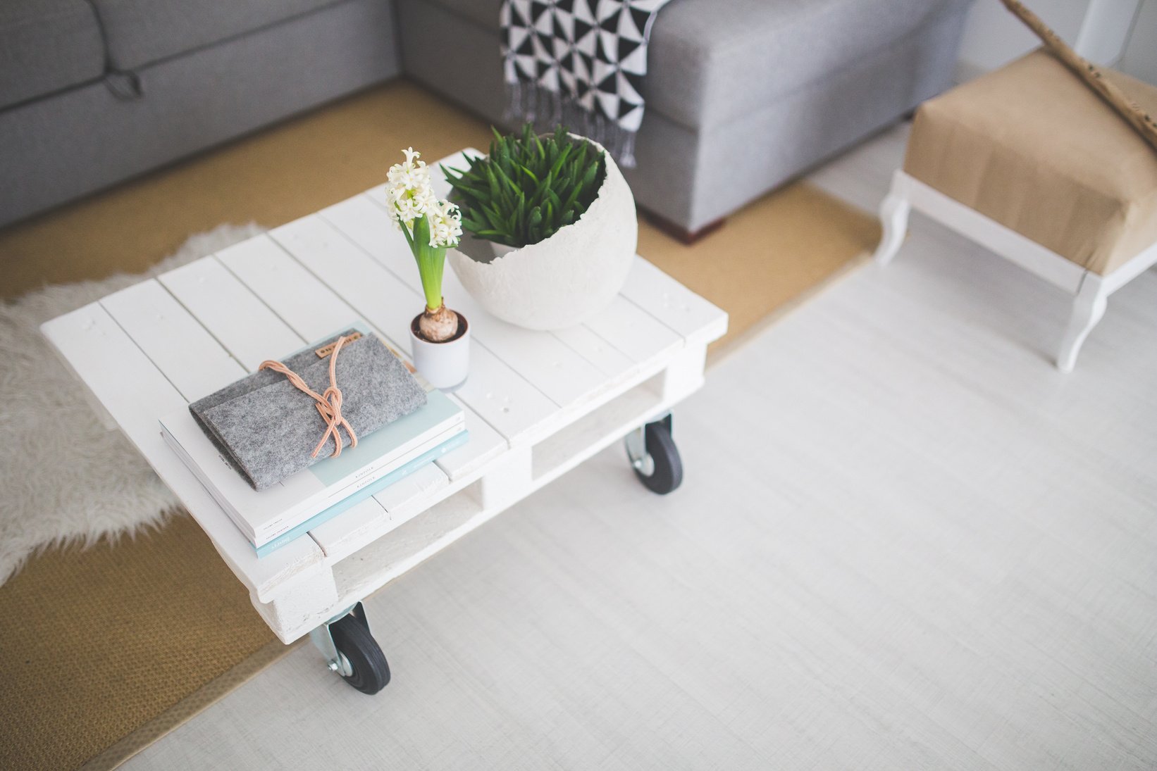 Little white coffee table